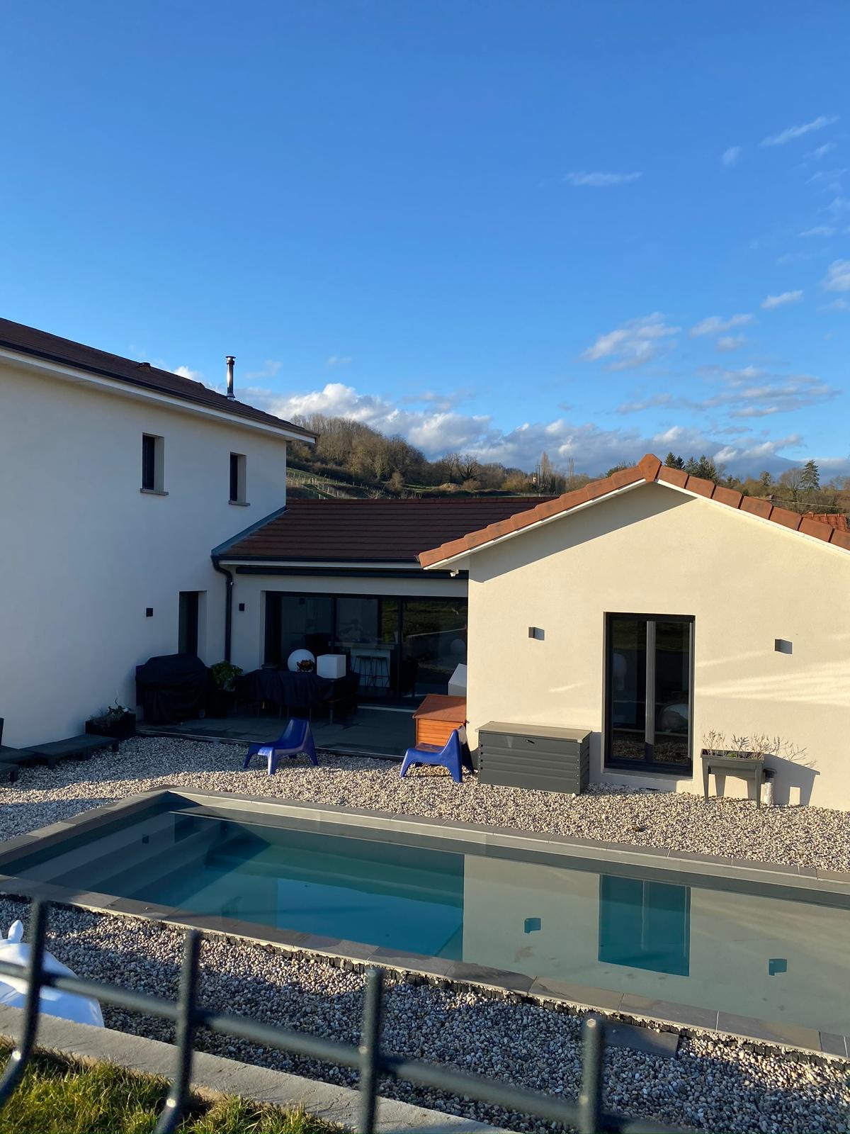 Technique projetée ou à l’éponge pour le crépi de façade