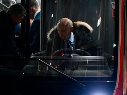 Владимир Путин оценил передовые отечественные разработки завода «Уральские локомотивы»