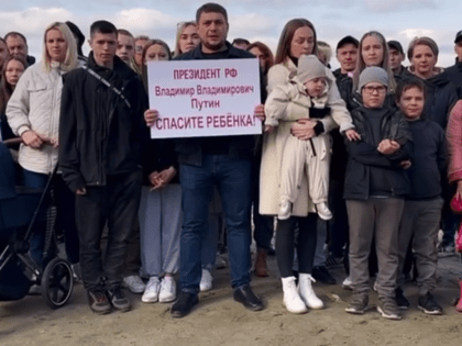 Отец Миши Бахтина со СМА вновь устроил пикет в Москве