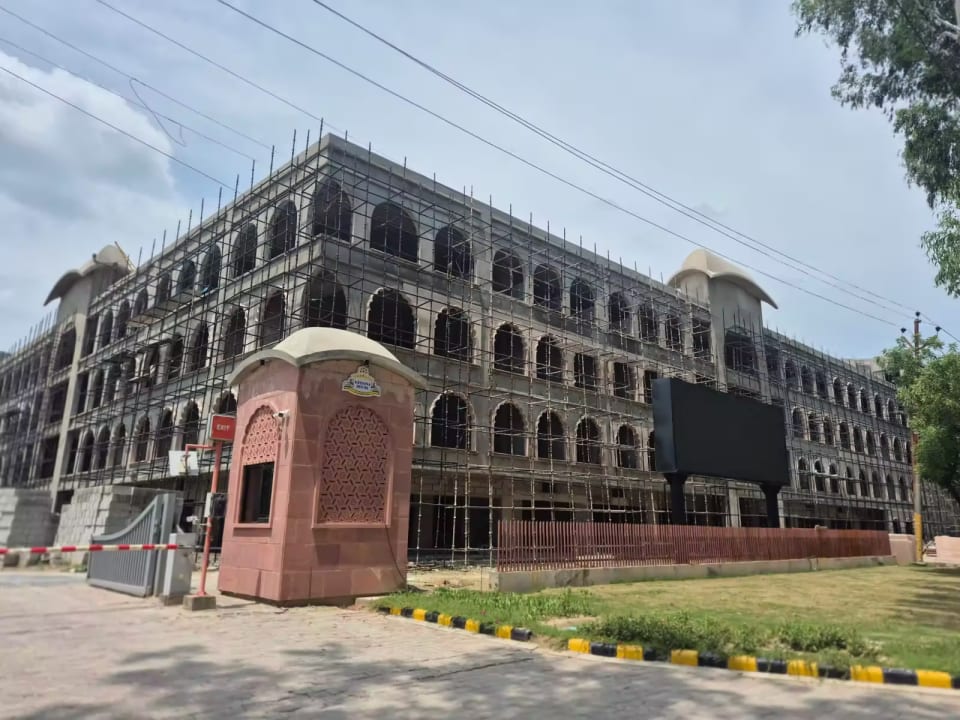 Broad view of Krishna Bhumi Arcade and the site entrance