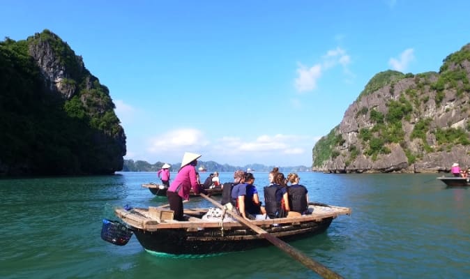 Khám phá nghề chèo đò trên vịnh – “đặc sản” của vùng vịnh Hạ Long