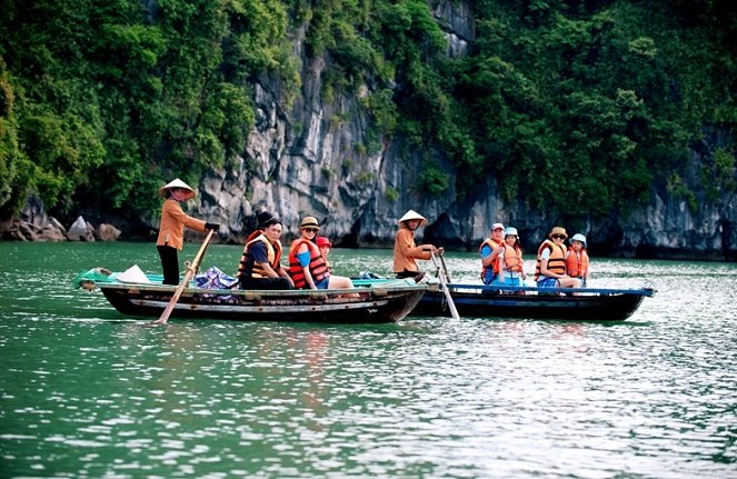 Nghề chèo đò trên vịnh Hạ Long Nghề chèo đò trên vịnh Hạ Long