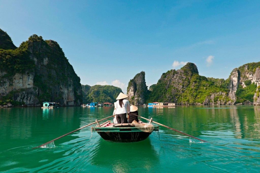 Nghề chèo đò trên vịnh Hạ Long Nghề chèo đò trên vịnh Hạ Long