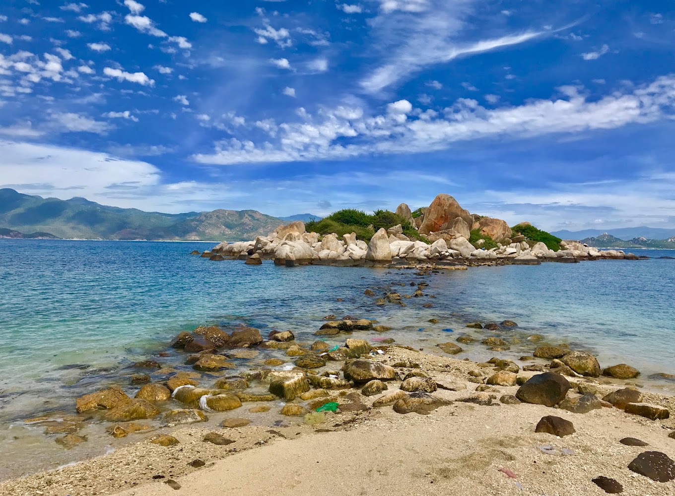 Bình Ba, ngắm thiên nhiên đẹp ban sơ ở bãi Nhà Cũ Bình Ba, ngắm thiên nhiên đẹp ban sơ ở bãi Nhà Cũ