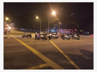 Car Breaches Police Roadblock Leading To 4-vehicle - Street Light - Transparent PNG Free Download