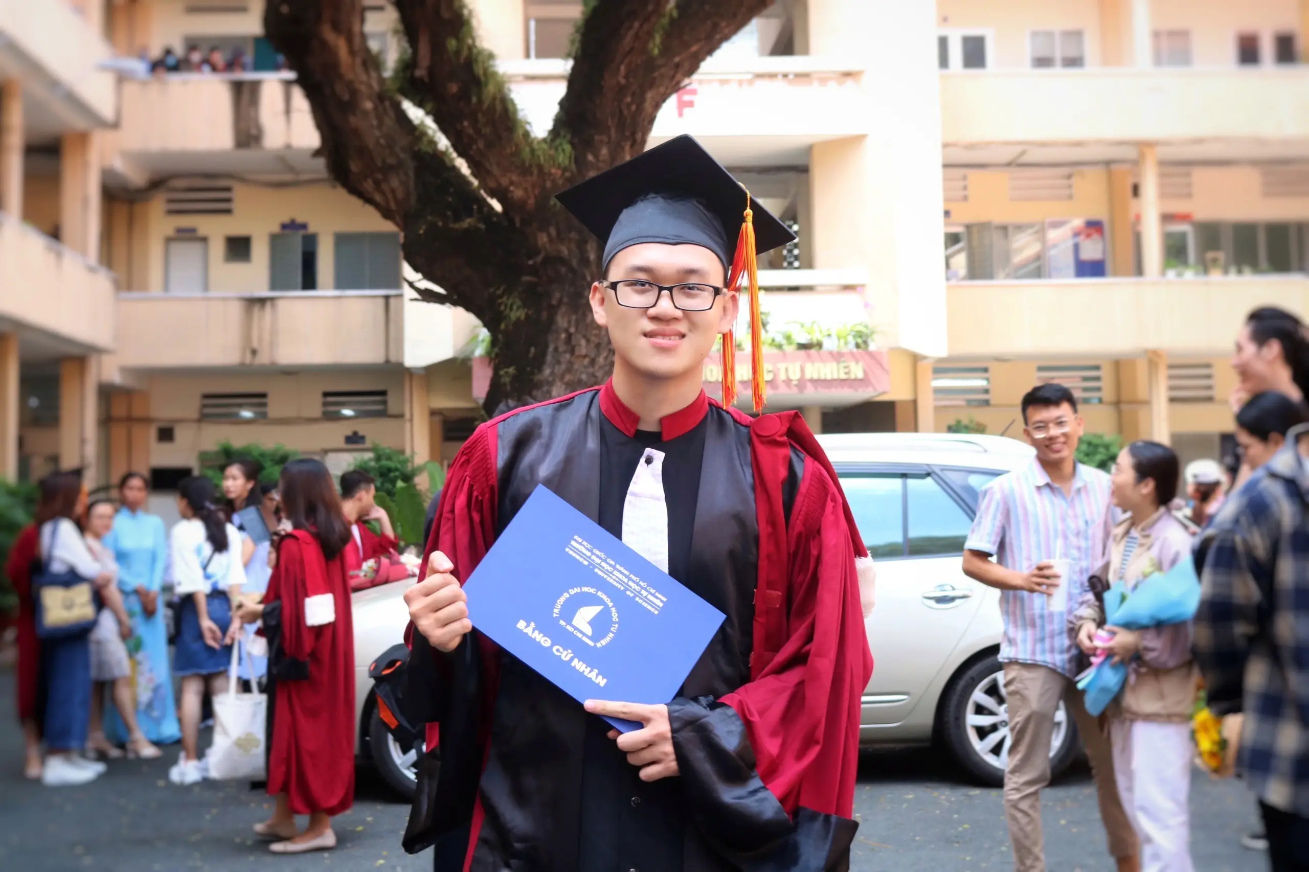 Làm Bằng Đại Học Quốc Gia TPHCM Uy Tín - Giá Rẻ - Có Hồ Sơ Gốc