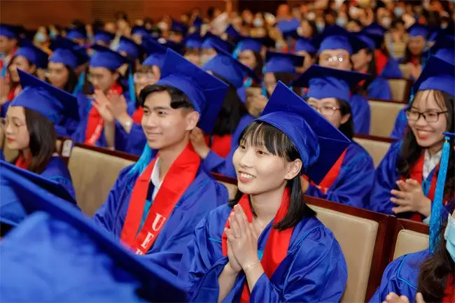 Làm bằng Đại học Kinh tế TPHCM - Nhanh chóng, Uy tín, Giá rẻ