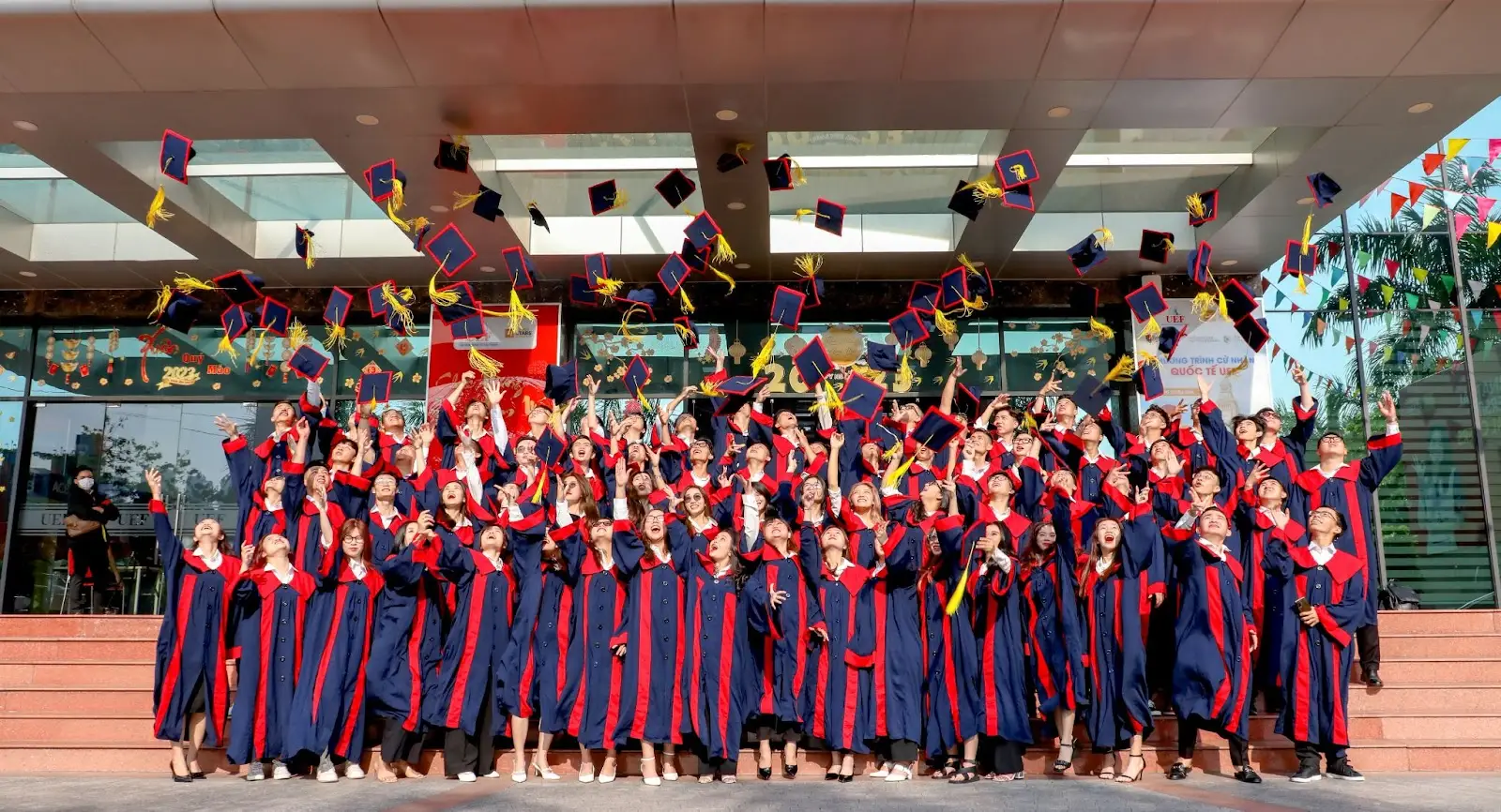 Làm bằng Đại học Kinh tế TPHCM - Nhanh chóng, Uy tín, Giá rẻ