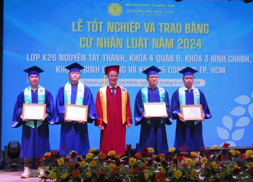 Làm Bằng Đại Học HCM - Uy Tín - Giá Rẻ - Làm Bằng AZ