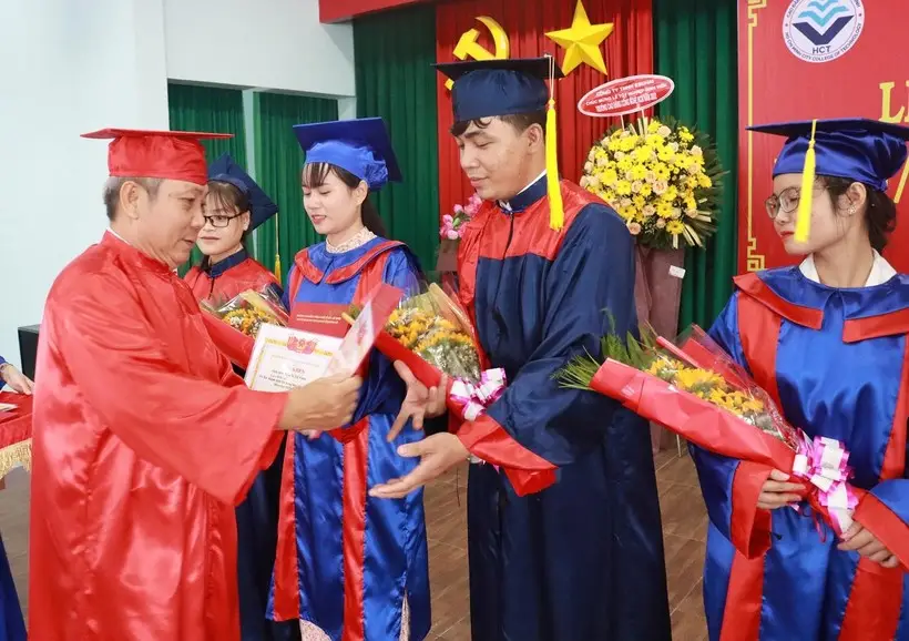Làm bằng cao đẳng giá 3 triệu - Mở ra cơ hội thành công Làm bằng cao đẳng giá 3 triệu - Mở ra cơ hội thành công