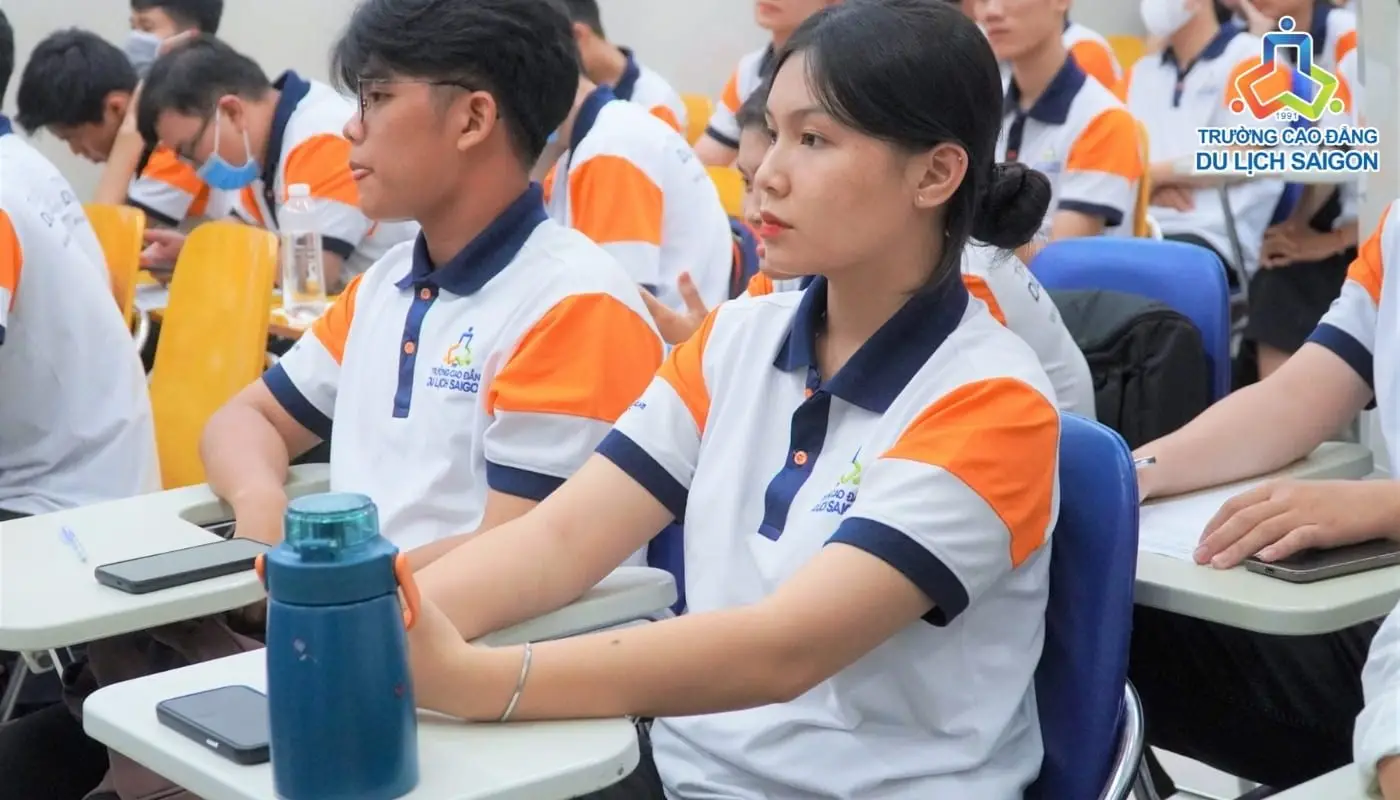 Có bằng cấp 2 nên học nghề gì cho nữ