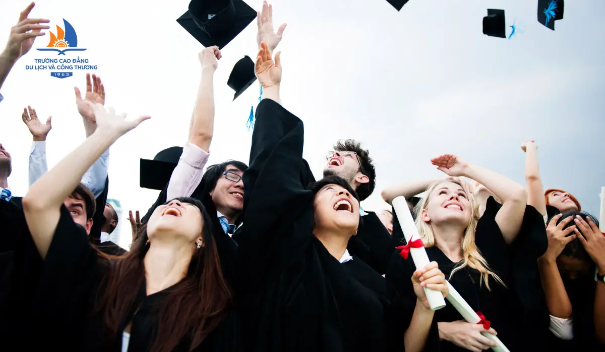 Có bằng cấp 2 nên học nghề gì cho nữ