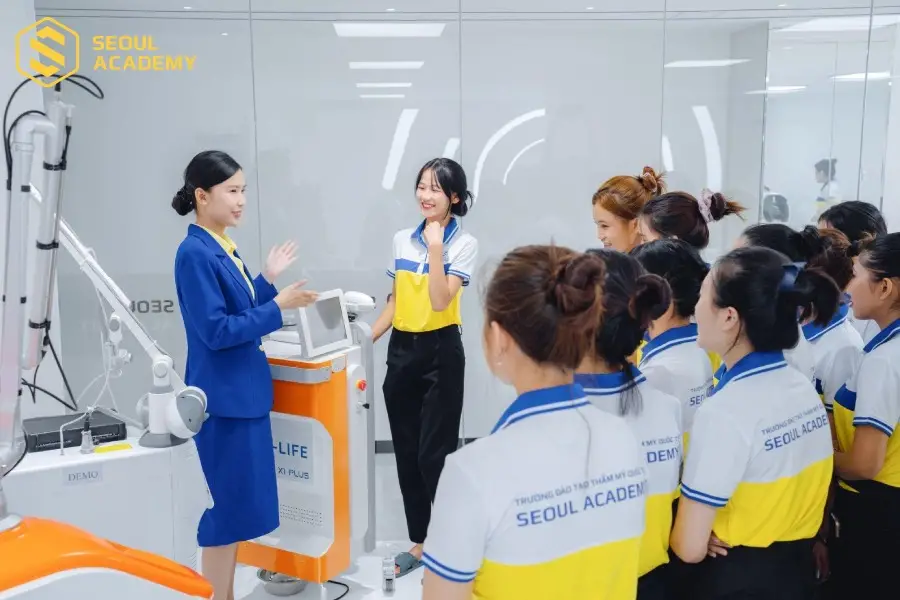 Có bằng cấp 2 nên học nghề gì cho nữ