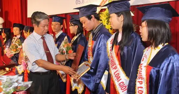 Bằng Đại Học: Quan Trọng Hay Không?