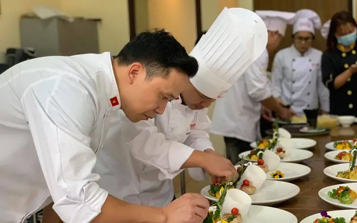 Học Nghề Đầu Bếp Có Cần Bằng Cấp? - Lộ Trình Và Cơ Hội