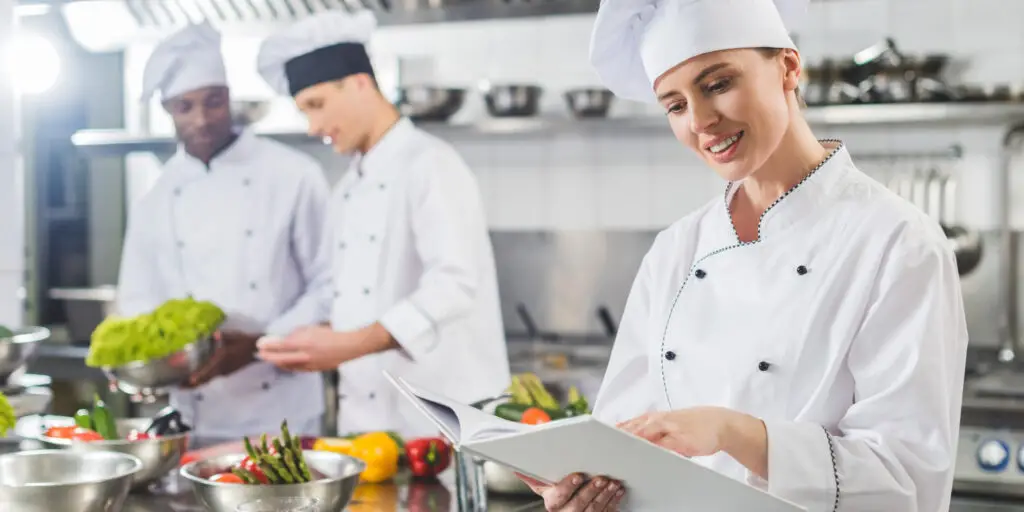 Học Nghề Đầu Bếp Có Cần Bằng Cấp? - Lộ Trình Và Cơ Hội