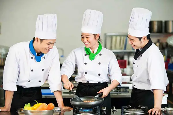 Học Nghề Đầu Bếp Có Cần Bằng Cấp? - Lộ Trình Và Cơ Hội
