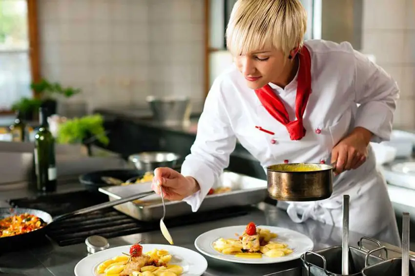 Học Nghề Đầu Bếp Có Cần Bằng Cấp? - Lộ Trình Và Cơ Hội