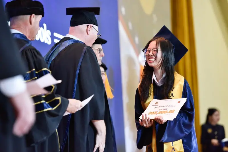 Làm Bằng Cao Đẳng Giả Uy Tín, Giá Rẻ - Giải Pháp Nhanh Chóng Cho Nhu Cầu Việc Làm