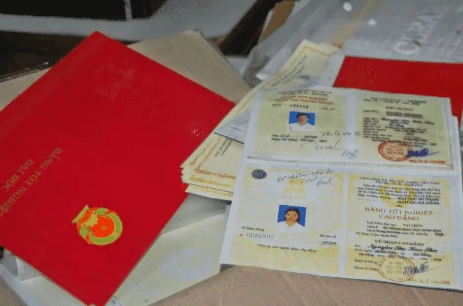 Làm Bằng Đại Học Xu Hướng, Thực Trạng và Hệ Lụy