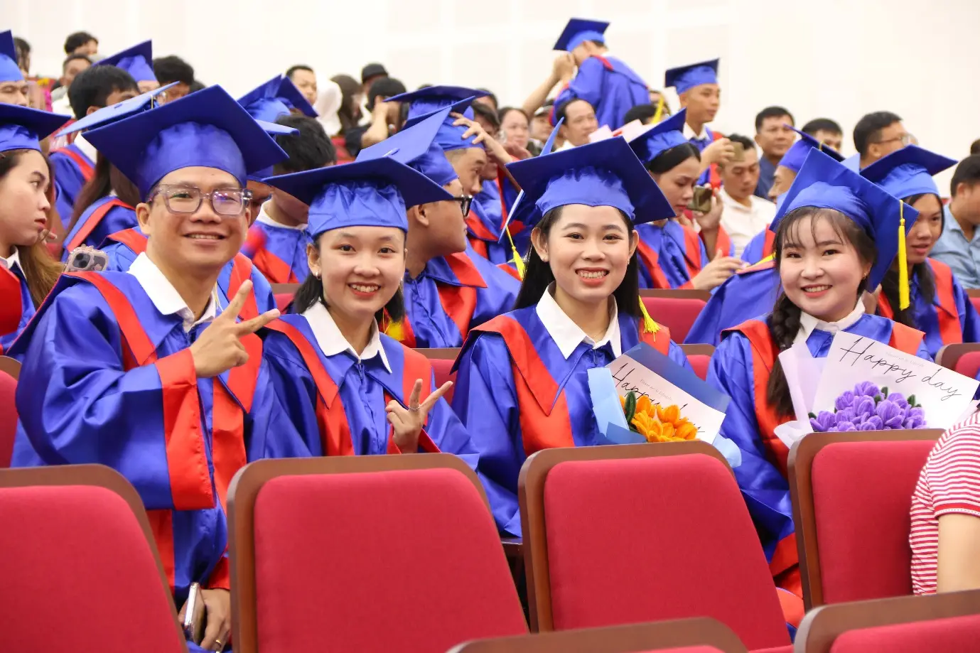 Làm bằng đại học chất lượng nhất thị trường - Lấy ngay, bao công chứng trọn đời