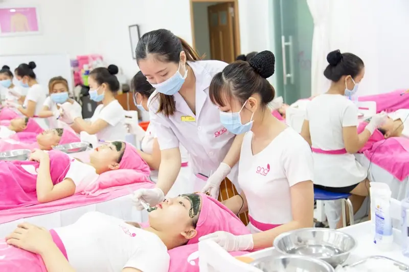Phụ nữ có gia đình nên học nghề gì? Lựa chọn thông minh để thành công