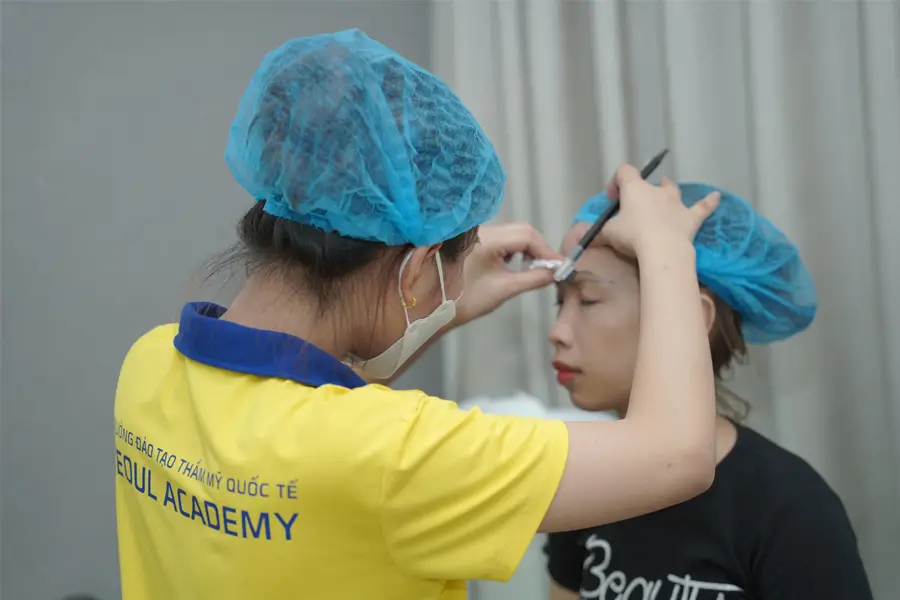 Phụ nữ có gia đình nên học nghề gì? Lựa chọn thông minh để thành công