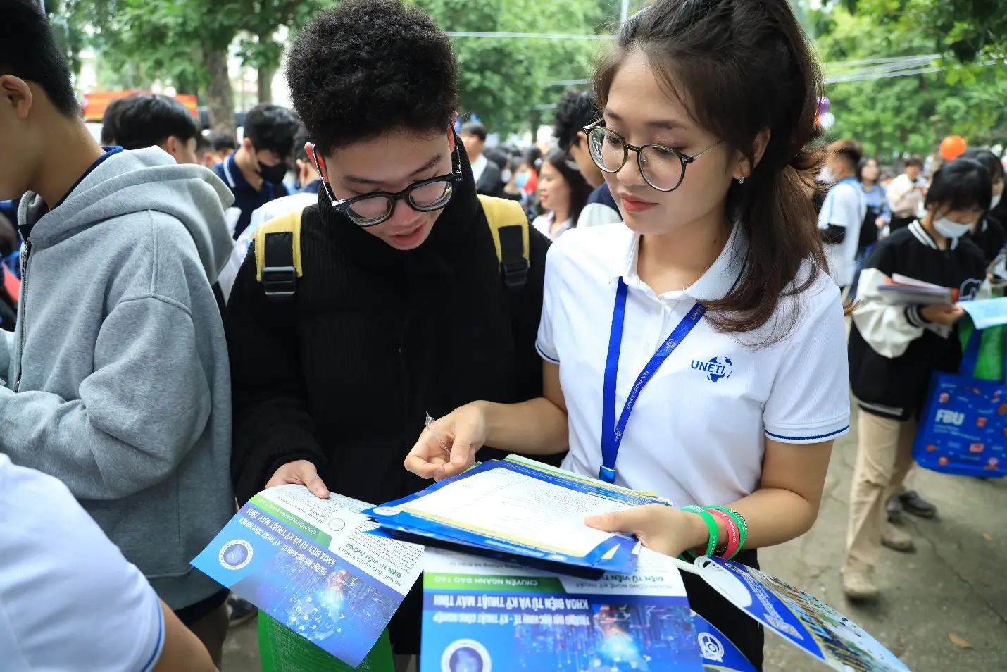 Đơn Xin Cấp Lại Học Bạ THPT: Mẫu Chuẩn Hướng Dẫn Viết