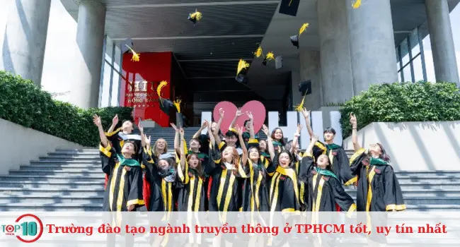 Học phí ngành Truyền thông đa phương tiện: HUTECH, FPT, Thăng Long, Văn Hiến...