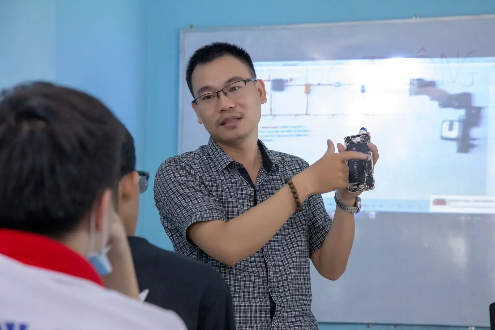 25 Tuổi Nên Làm Gì? Hướng Dẫn Chi Tiết Cho Chuyến Hành Trình Khám Phá Bản Thân