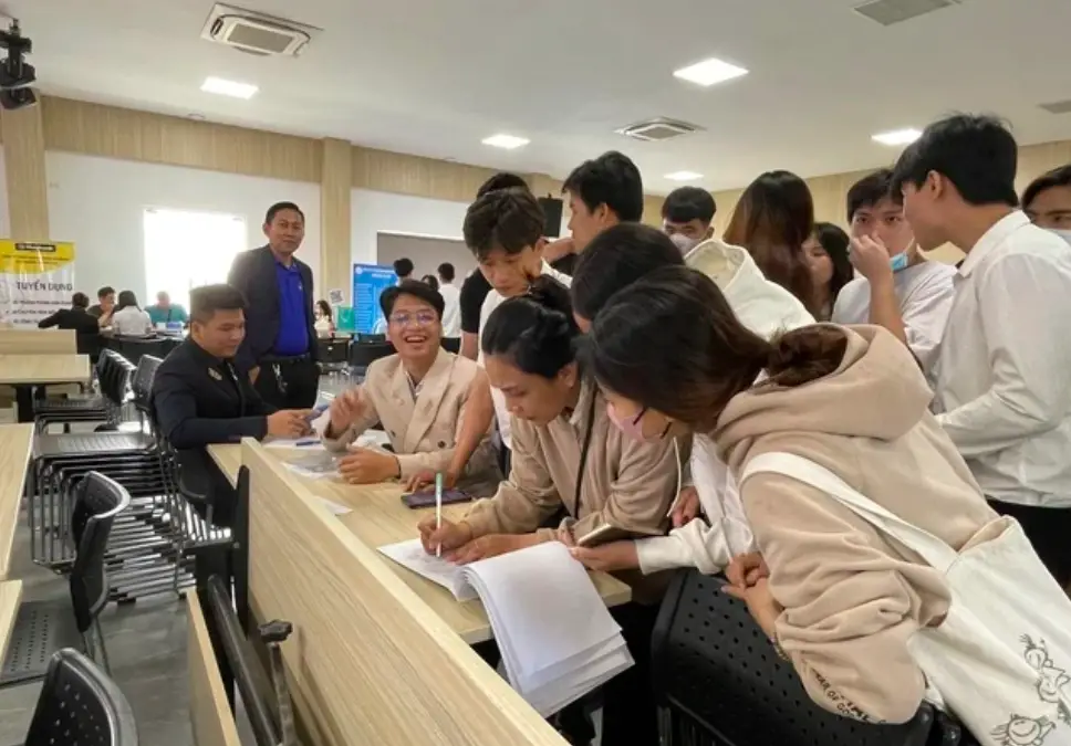 Công Ty Tuyển Dụng Nhân Viên Tốt Nghiệp THPT Mức Lương Cao