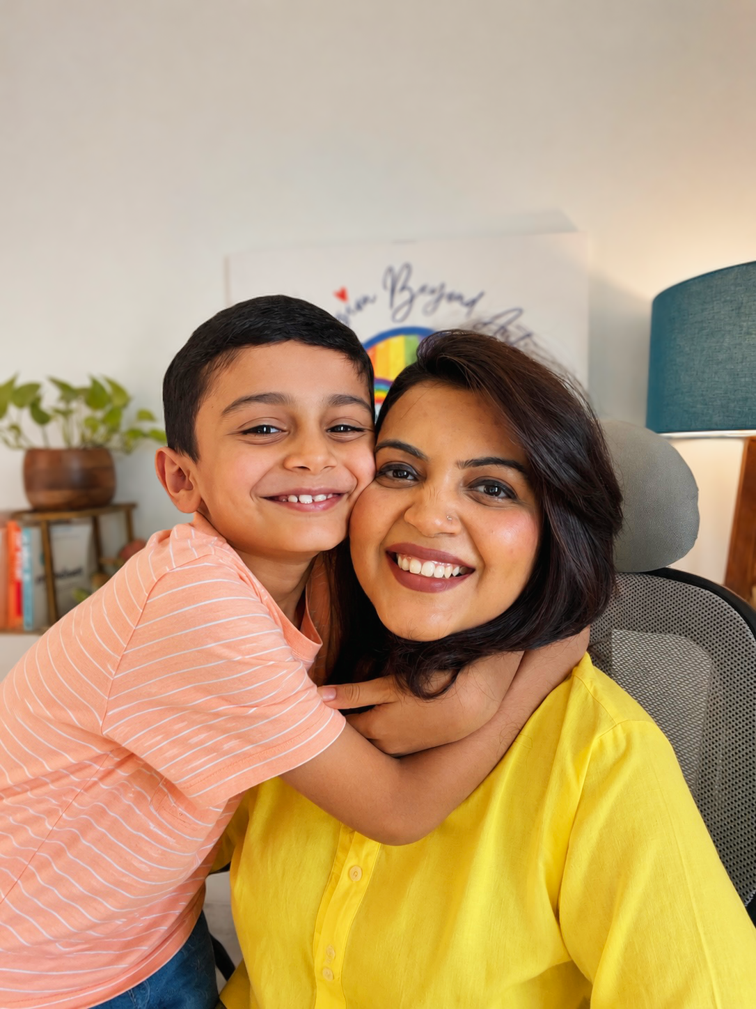Aakanksha with a child during a session