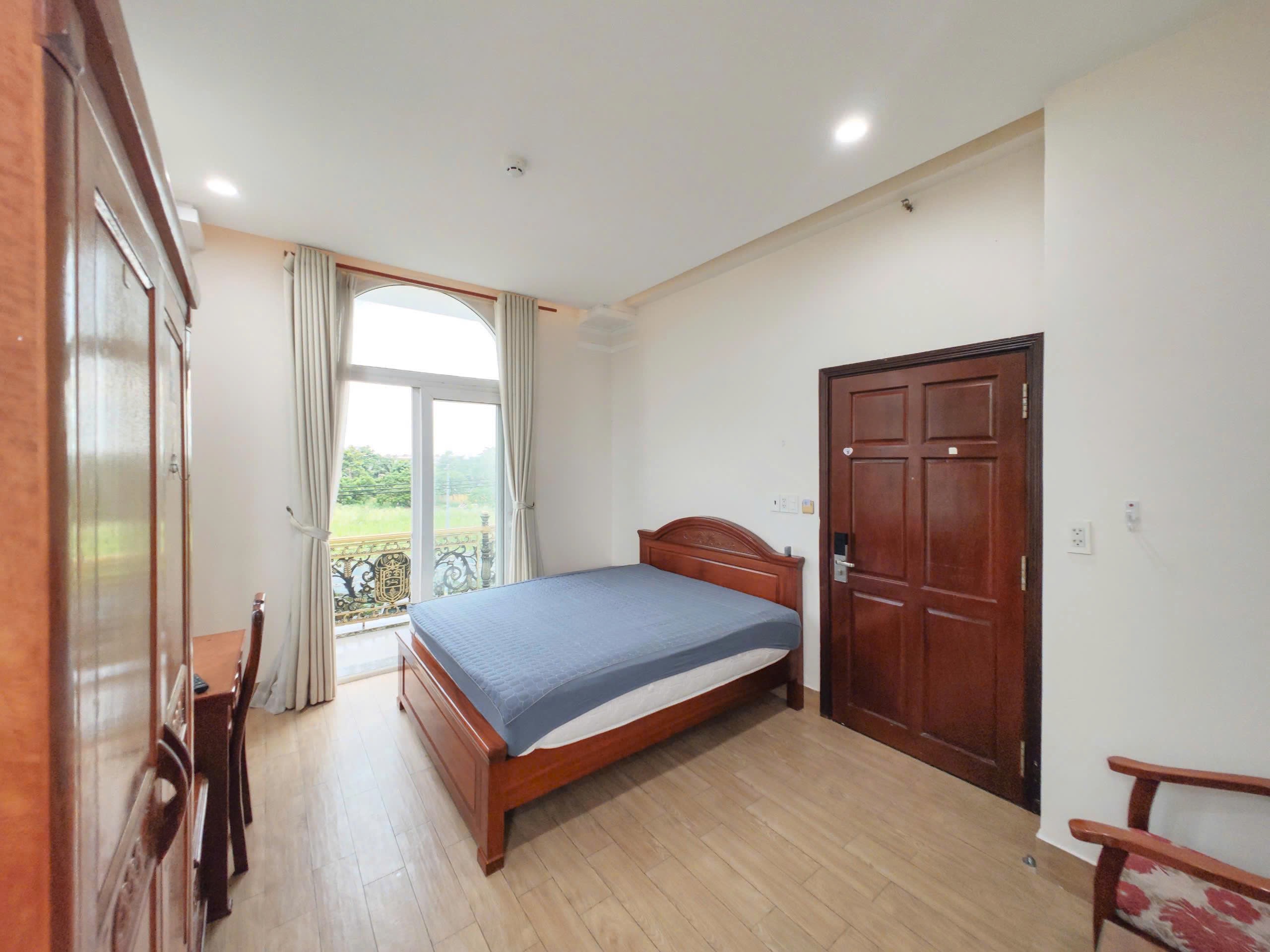 Cho thuê phòng ban công siêu đẹp và rẻ đường Phạm Hùng