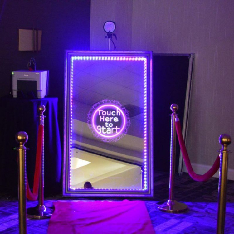Mirror Me Photo Booth