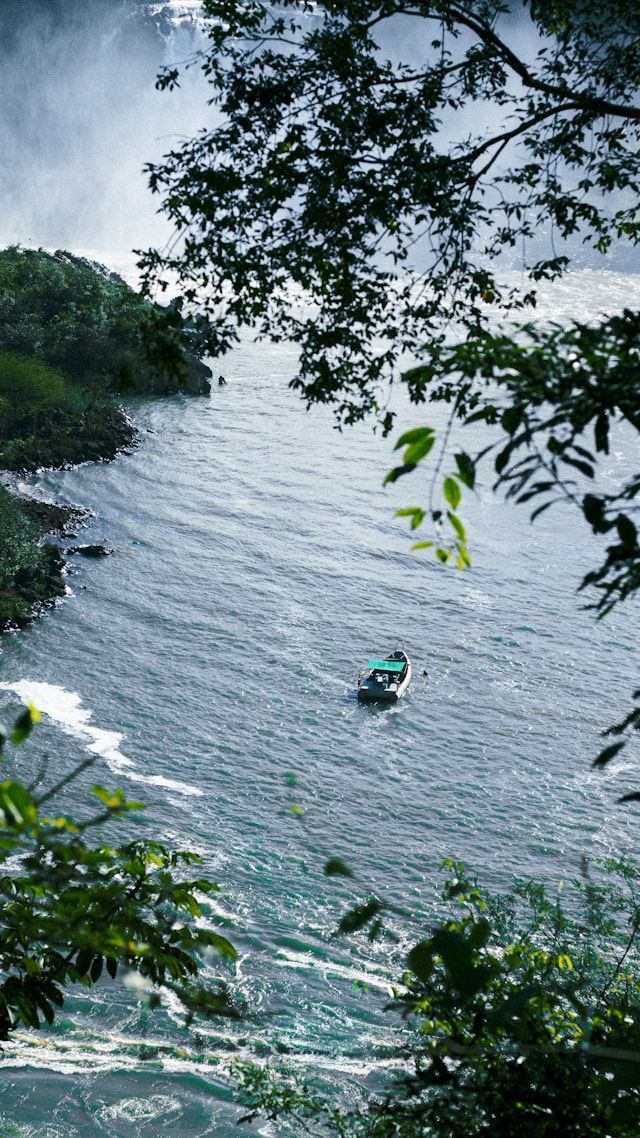 https://res.cloudinary.com/dvtx69f1o/image/upload/v1710187691/iguazu_navigation_sur_le_fleuve_55432e730d.jpg