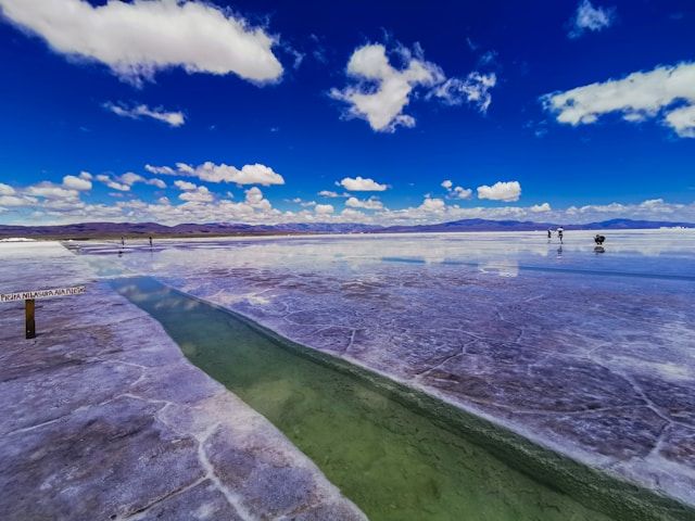 https://res.cloudinary.com/dvtx69f1o/image/upload/v1710187696/salta_salinas_grandes_8e7835f725.jpg