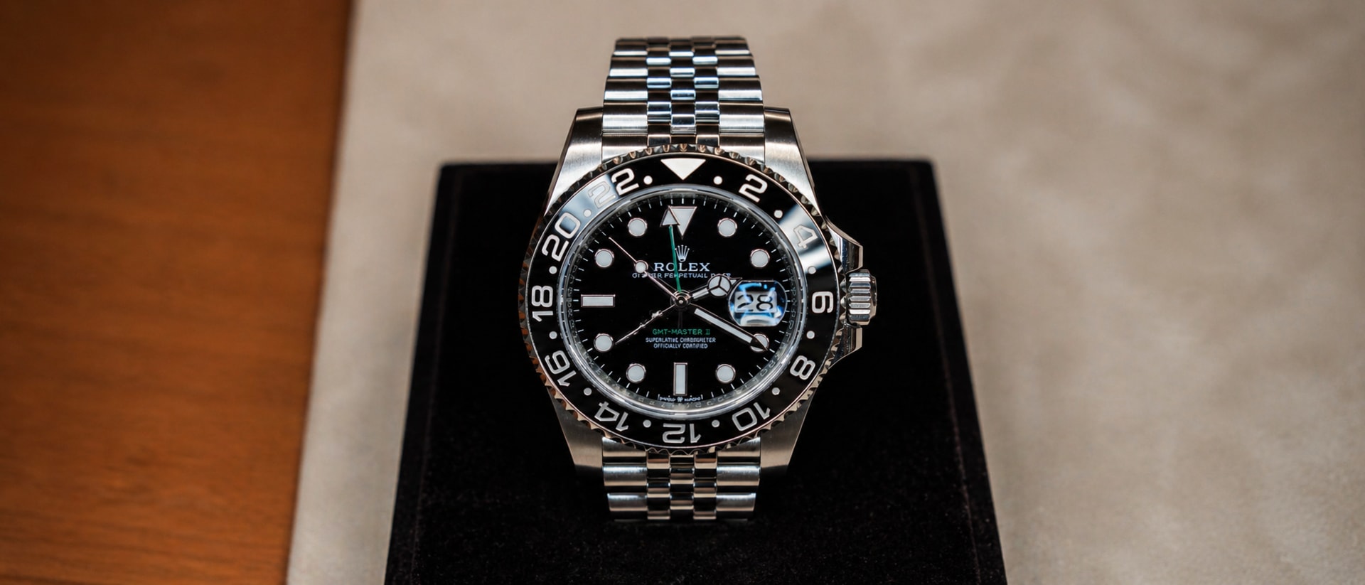 Rolex sobre fondo oscuro - garant&iacute;a Zurich Watches