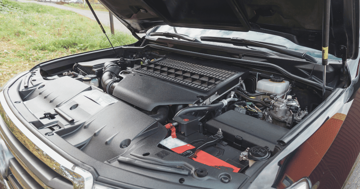 エンジンルーム洗浄は危険！水洗いや高圧洗浄機が引き起こす重大なリスクとは