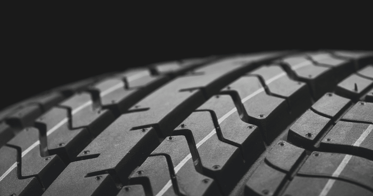 中古タイヤの真実:アリ?ナシ?お財布と安全のバランスを探る旅