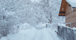 北海道の雪道でスタック体験記〜知っておきたい脱出のコツと装備〜