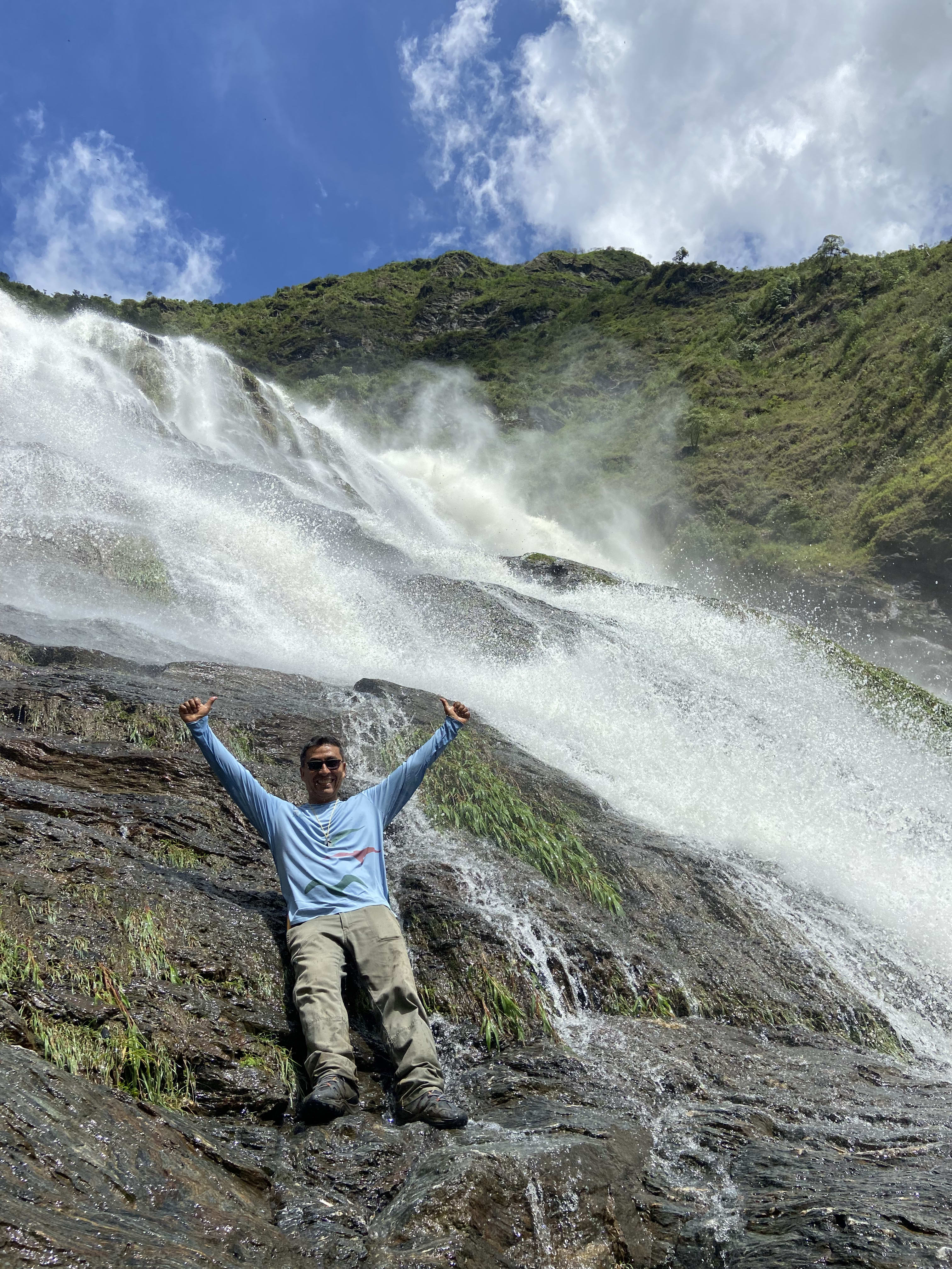 Grupo de visitantes en el Salto