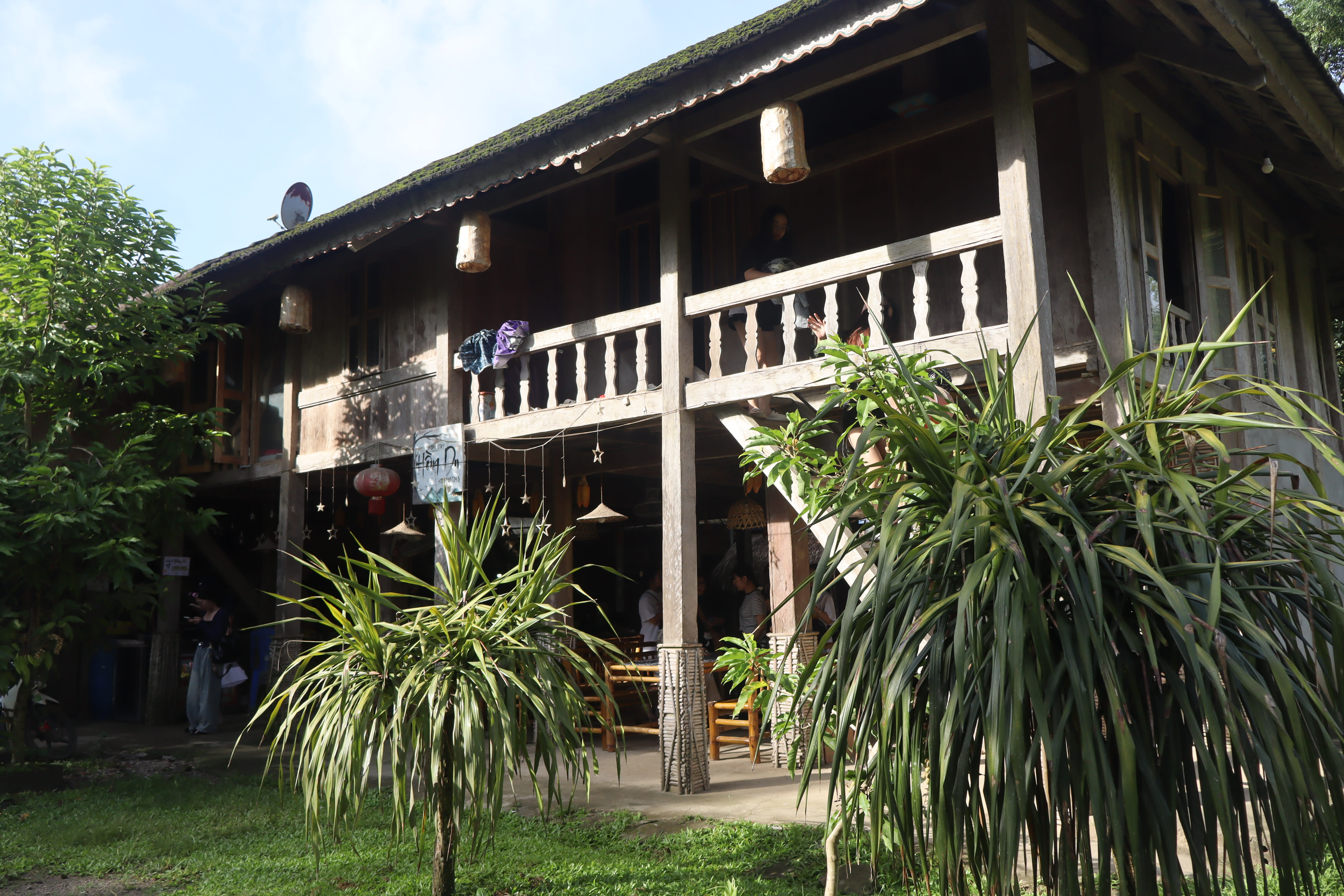 Hồng Du Homestay