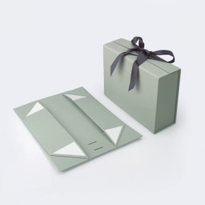 collapsible magnetic boxes