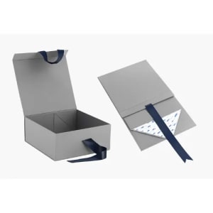 collapsible magnetic closure boxes