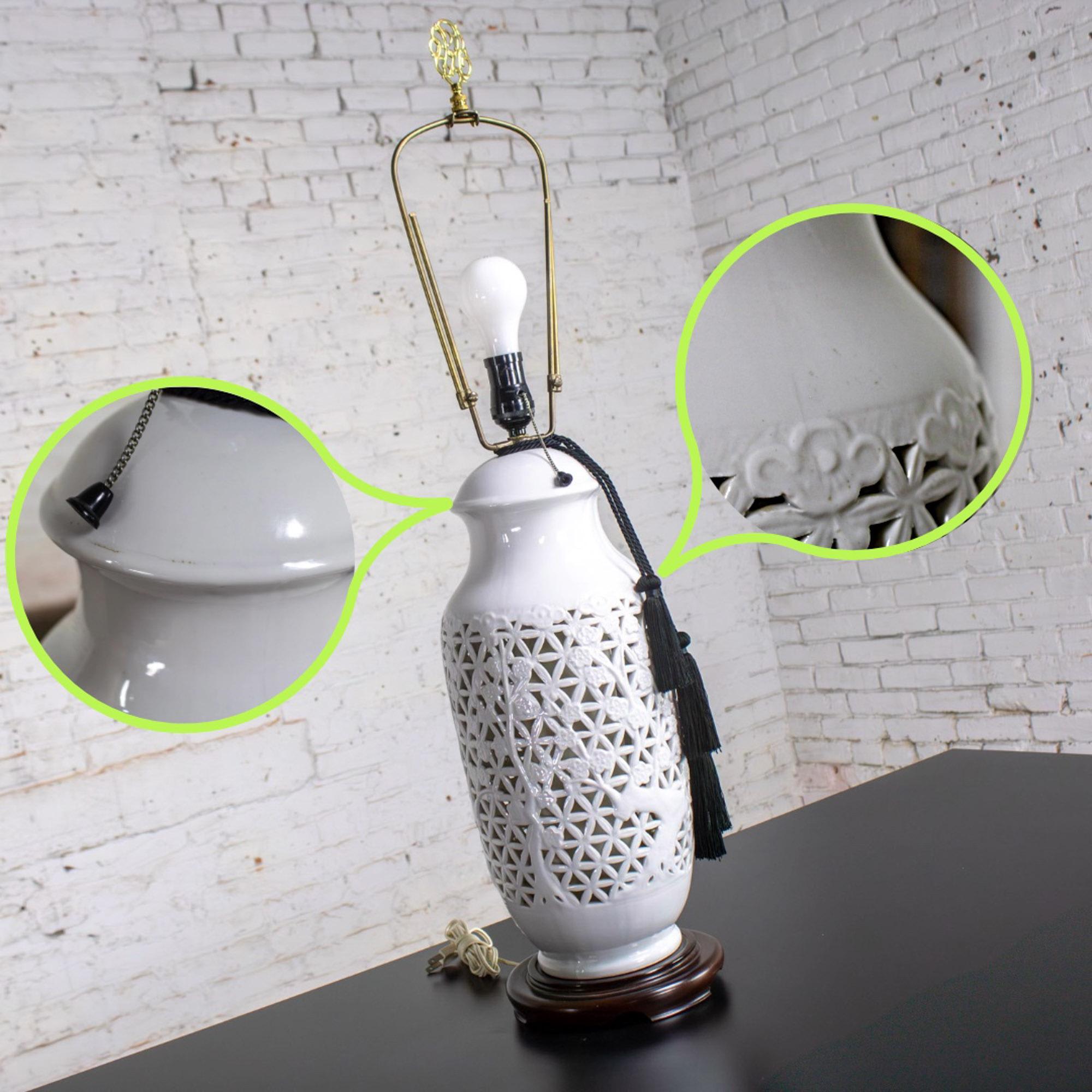 Lamp Size: - O/A Adjustable Height: 33-38 Inches - Height to top of Adjustable Harp: 31-36 Inches - Height to top of Socket: 21.5 Inches - Body Size:18H x 7.5W Inches - Base Size: 1.25H x 7.5W Inches - Weight: 8.99 Pounds