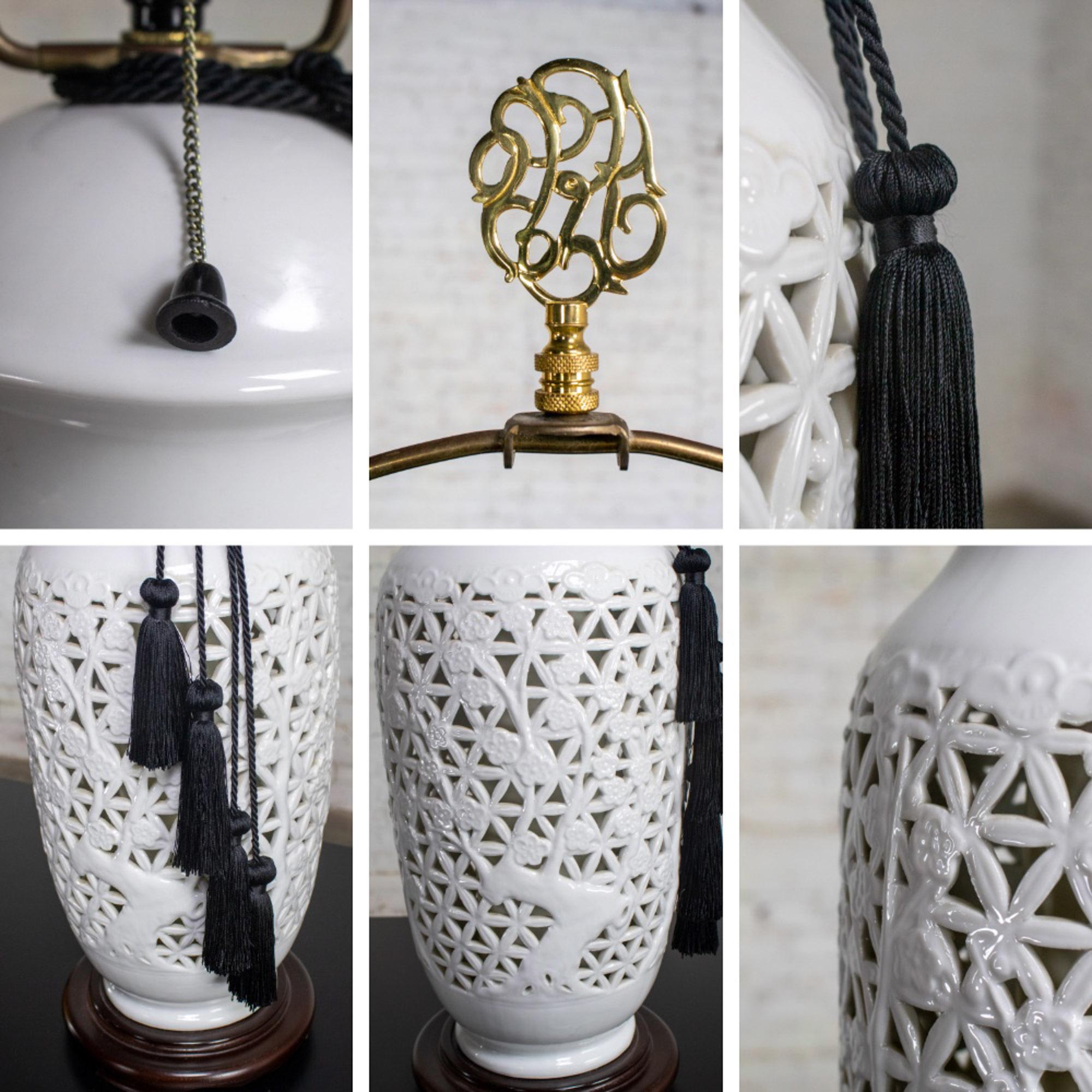 Lamp Size: - O/A Adjustable Height: 33-38 Inches - Height to top of Adjustable Harp: 31-36 Inches - Height to top of Socket: 21.5 Inches - Body Size:18H x 7.5W Inches - Base Size: 1.25H x 7.5W Inches - Weight: 8.99 Pounds