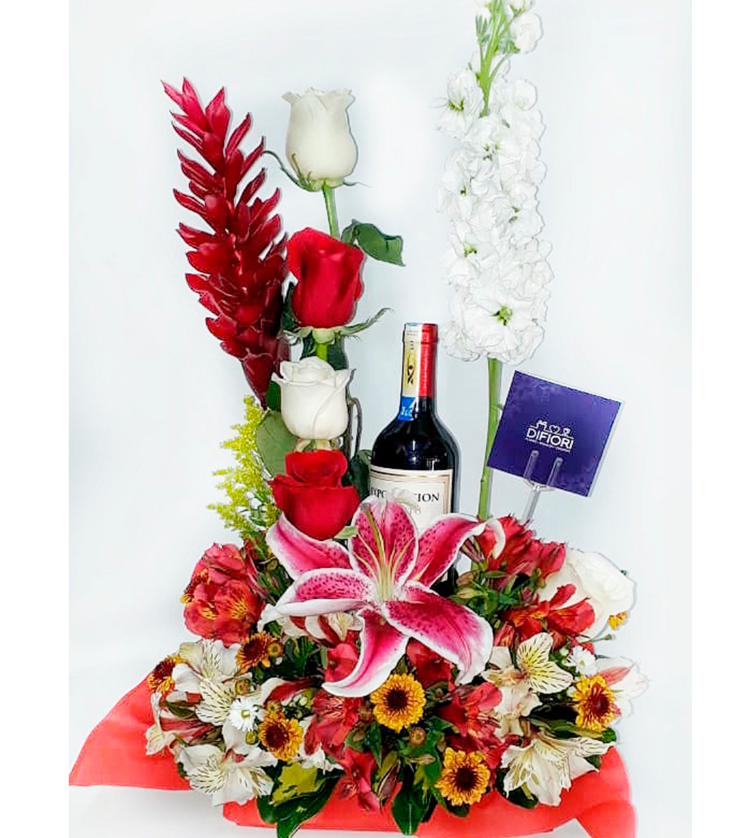 Detalle para Hombre con Rosas y Vino | Guayaquil - Floreria DIFIORI Guayaquil