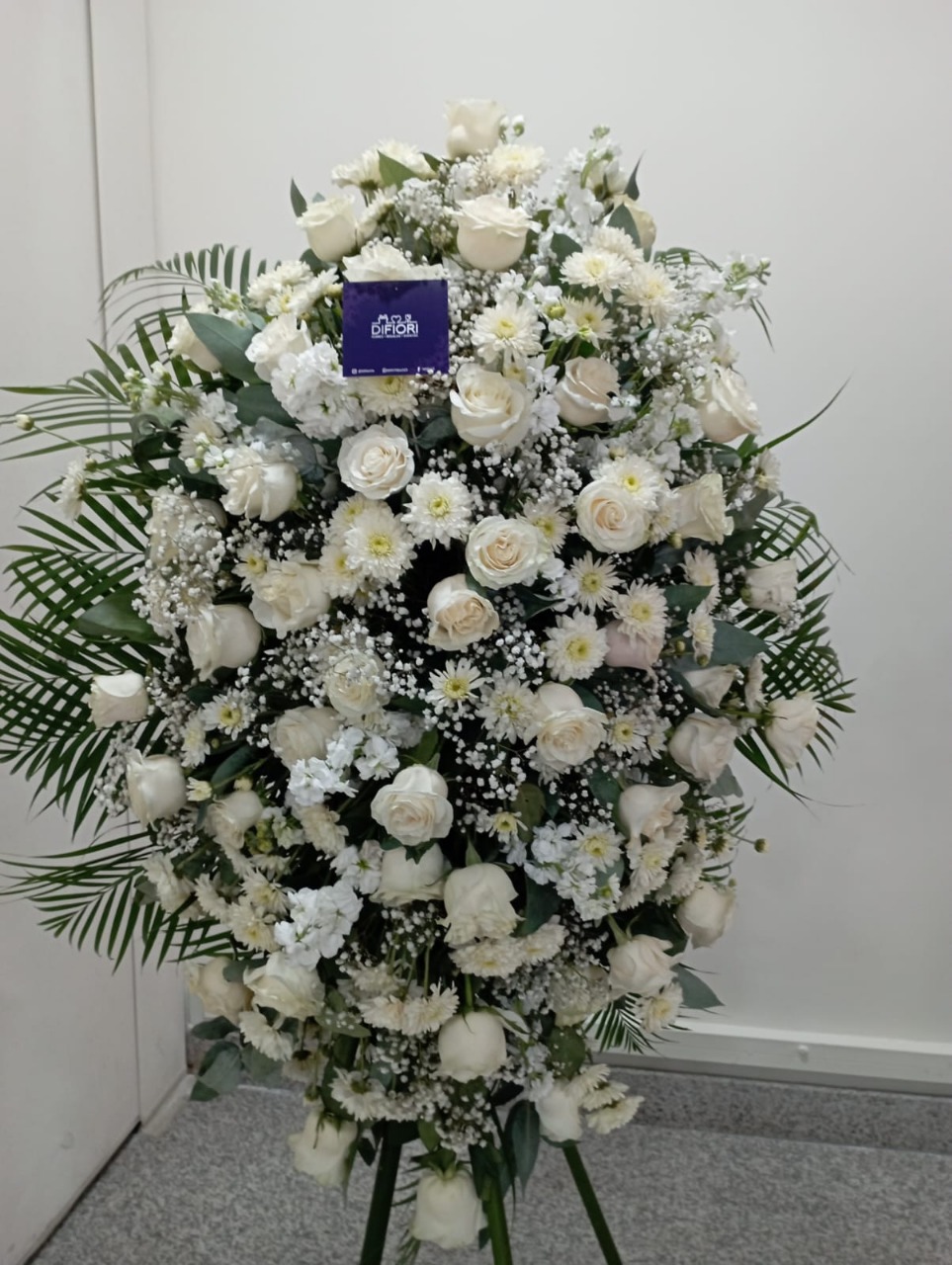Ofrenda floral para empresas en Guayaquil. - Floreria DIFIORI Guayaquil