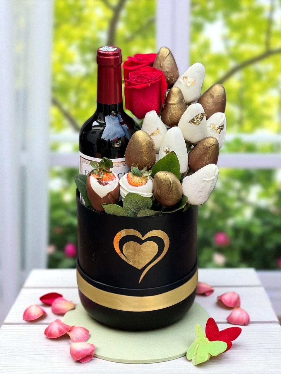 Detalle con Frutillas con Chocolate y Vino en Guayaquil - Floreria DIFIORI Guayaquil