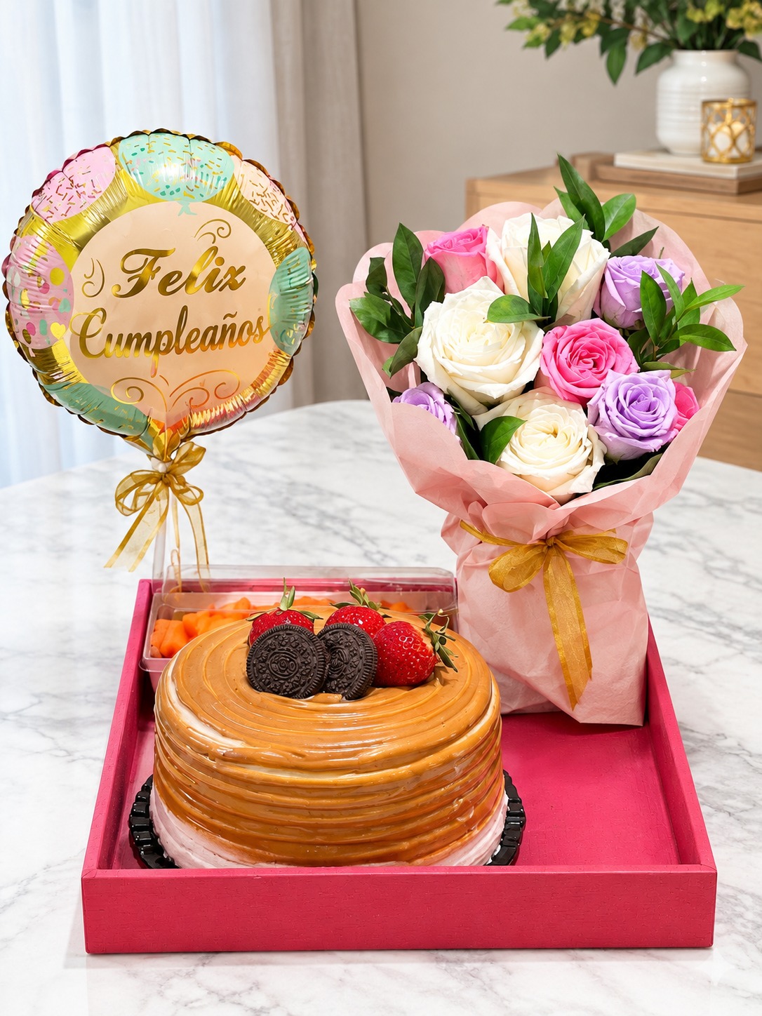 Desayuno sorpresa con torta mediana y flores en Guayaquil, - Floreria DIFIORI Guayaquil